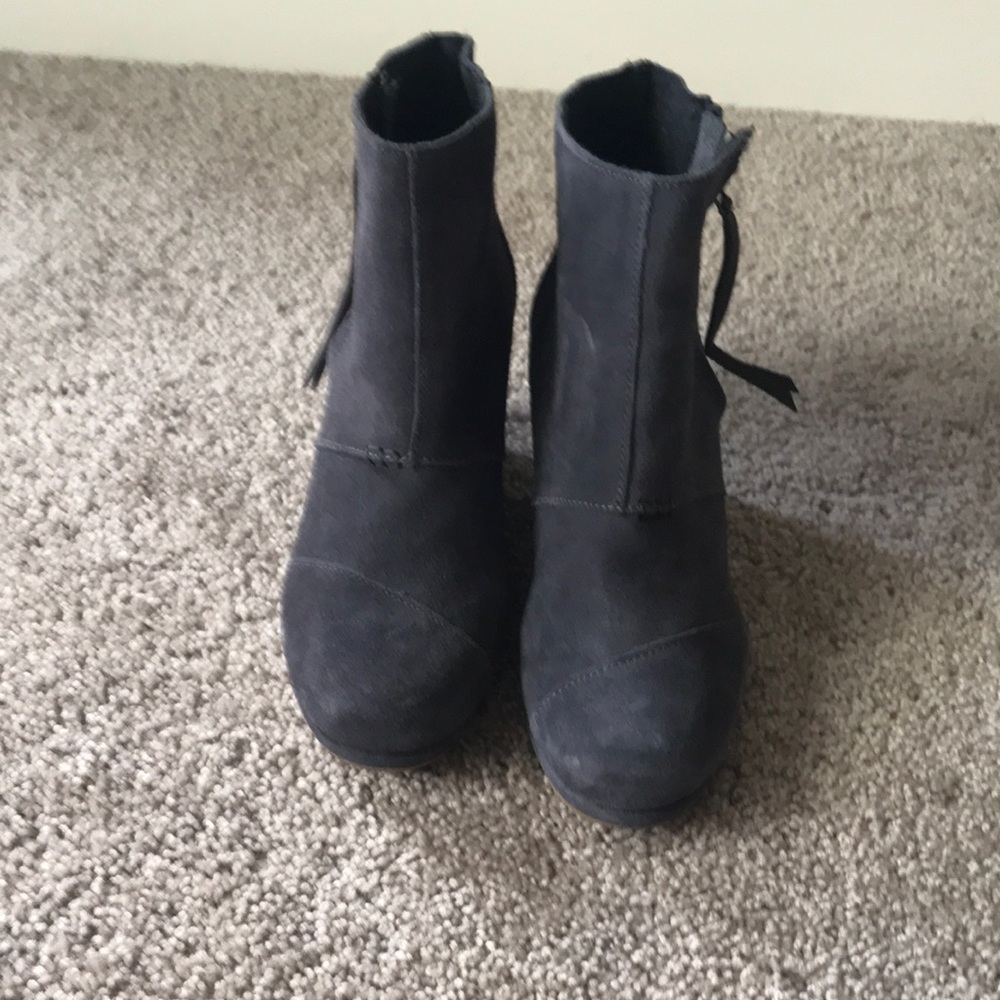 Toms wedge booties size 9
